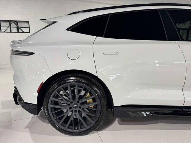 2023 Aston Martin DBX 707