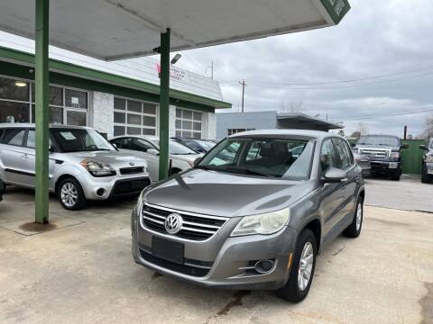 2009 Volkswagen Tiguan for sale at Auto Outlet Inc. in Houston TX