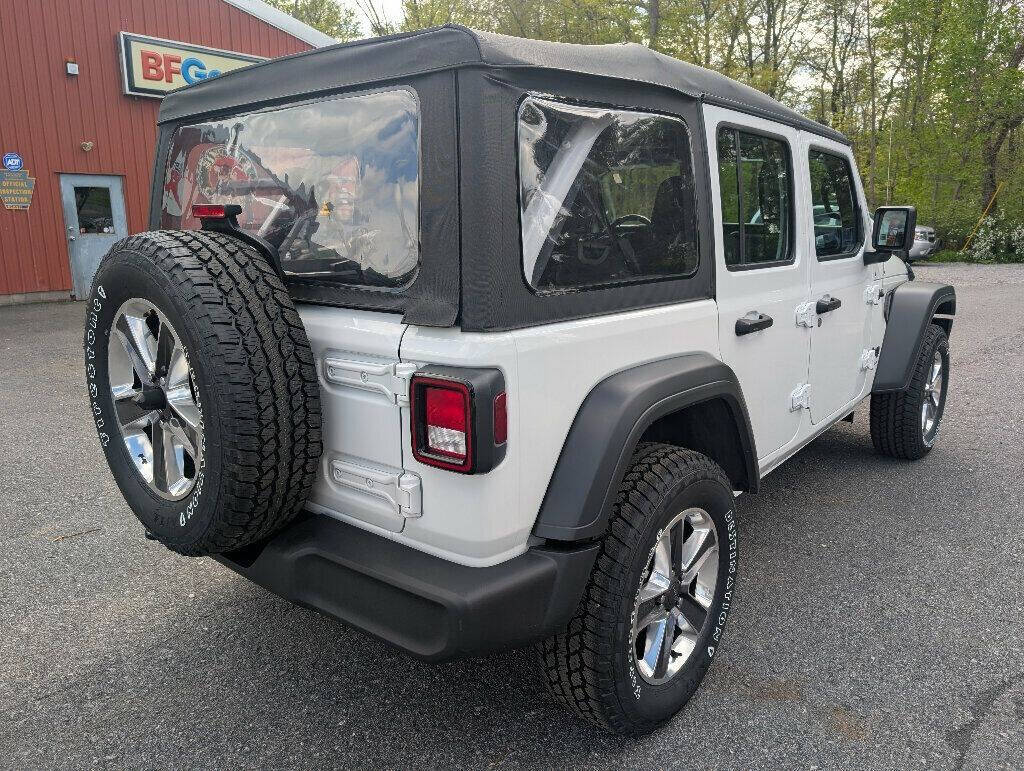 2023 Jeep Wrangler 3