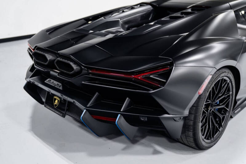 2025 Lamborghini Revuelto