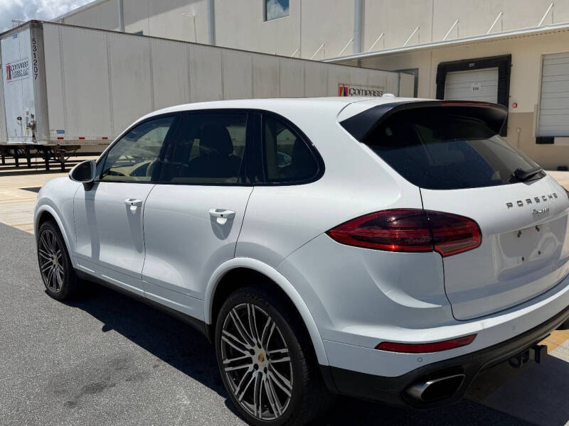 2017 Porsche Cayenne Platinum Edition