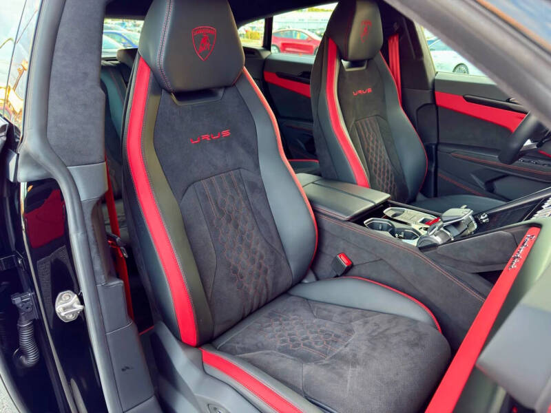 2024 Lamborghini Urus S