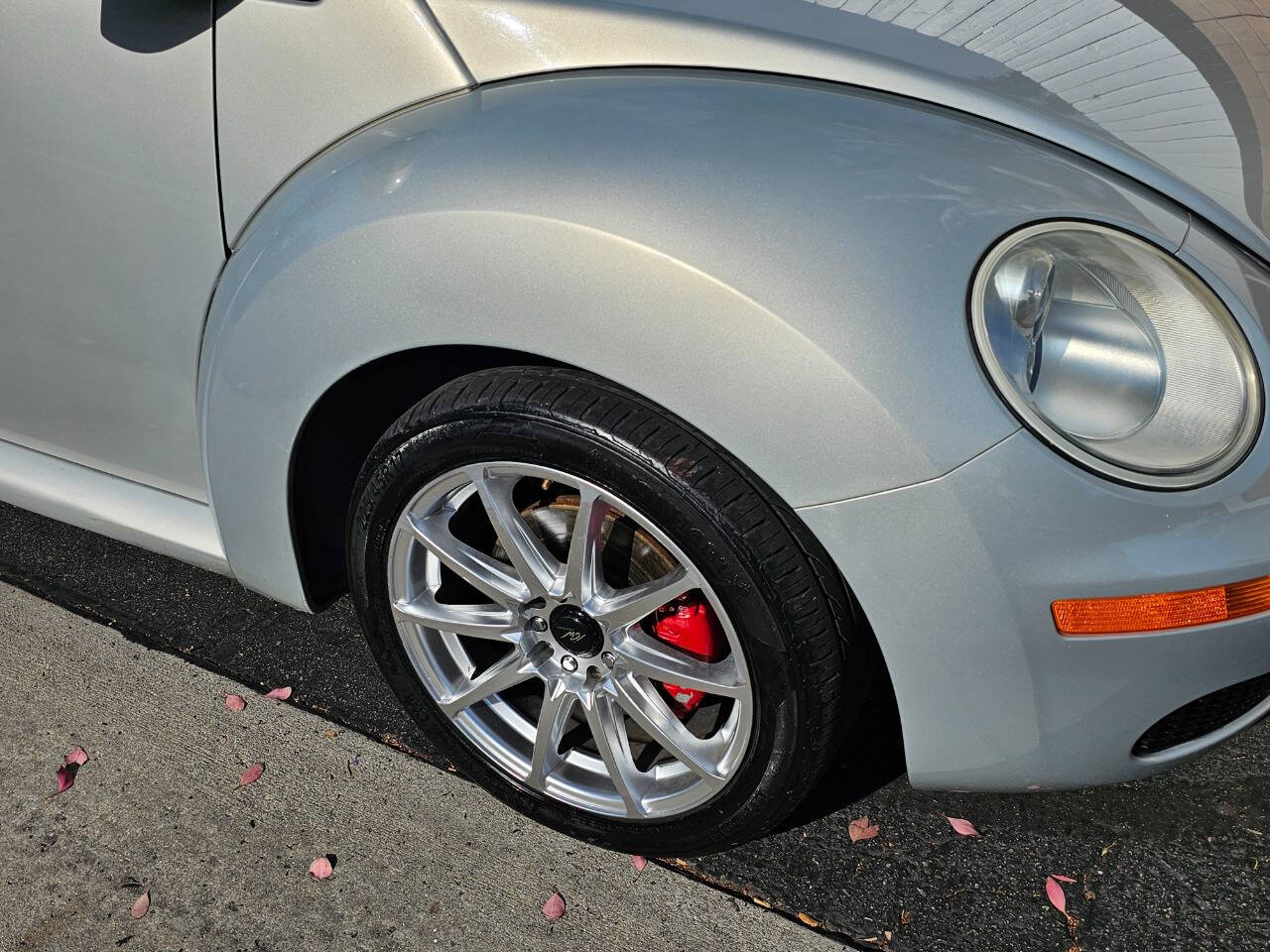 2009 Volkswagen New Beetle Convertible 17
