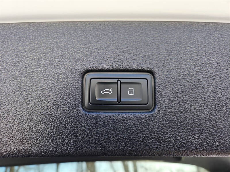 2019 Audi Q8 quattro Premium Plus 55 TFSI