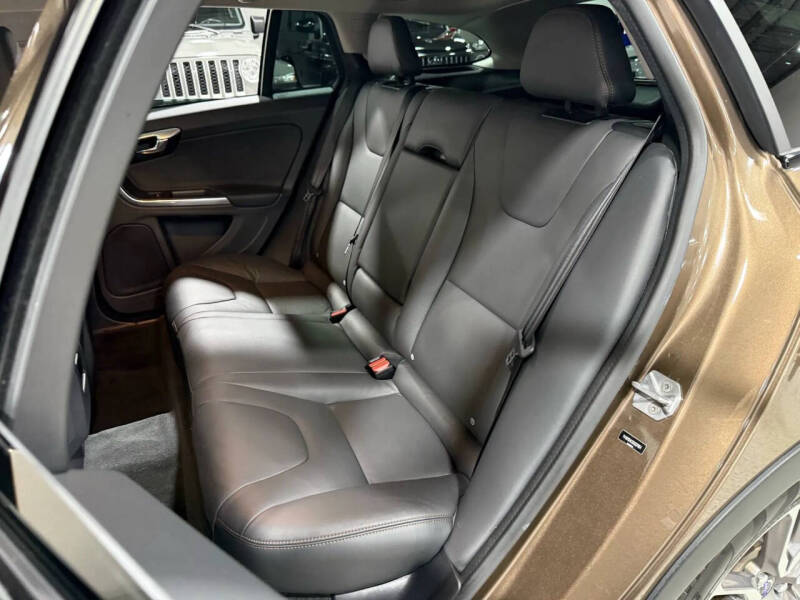 2016 Volvo V60 Cross Country T5