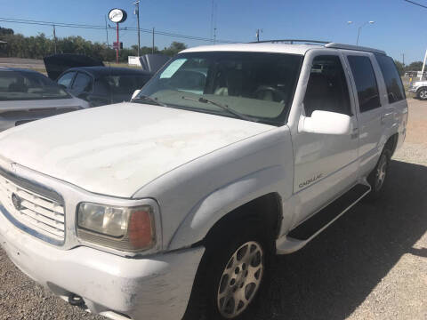 2000 Cadillac Escalade for sale at Simmons Auto Sales in Denison TX