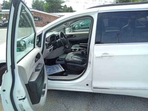 2017 Chrysler Pacifica Touring-L