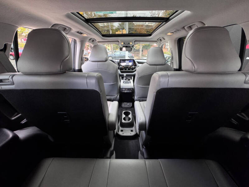 2022 Toyota Highlander Platinum