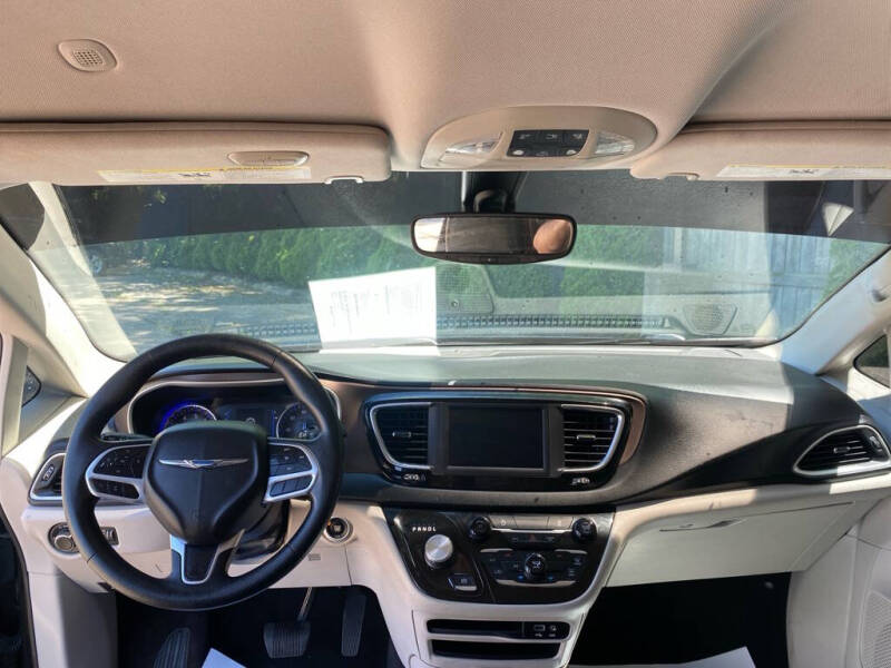 2020 Chrysler Voyager LXi
