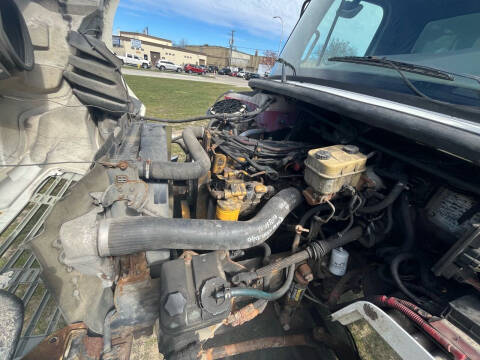 2005 Freightliner M2 106