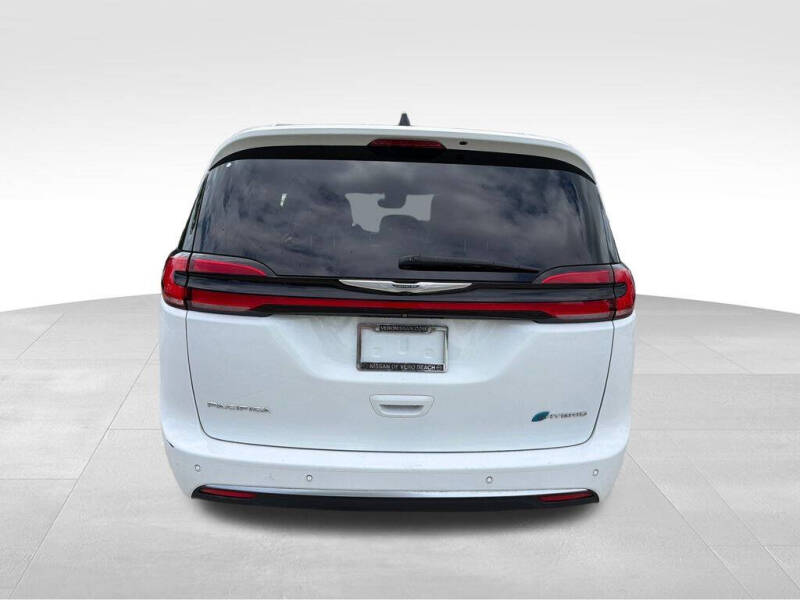 2023 Chrysler Pacifica Plug-In Hybrid Pinnacle