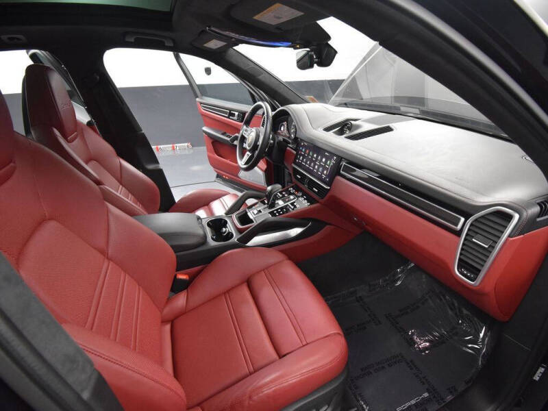 2022 Porsche Cayenne Turbo S E-Hybrid