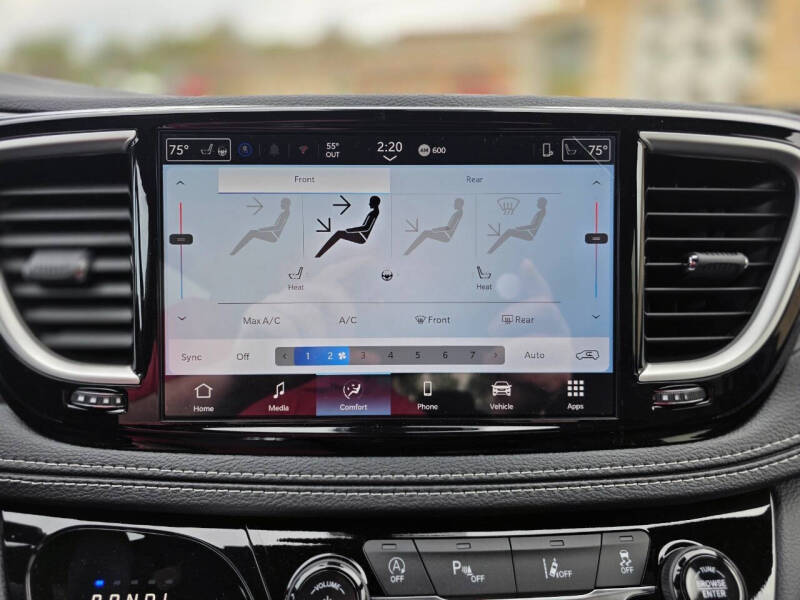 2026 Chrysler Pacifica Select