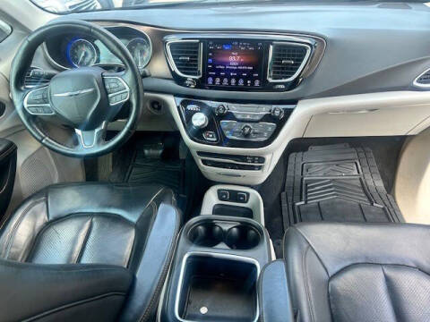 2017 Chrysler Pacifica Touring-L Plus