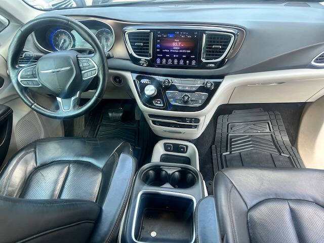 2017 Chrysler Pacifica Touring-L Plus