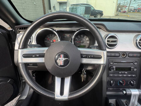 2005 Ford Mustang V6 Deluxe