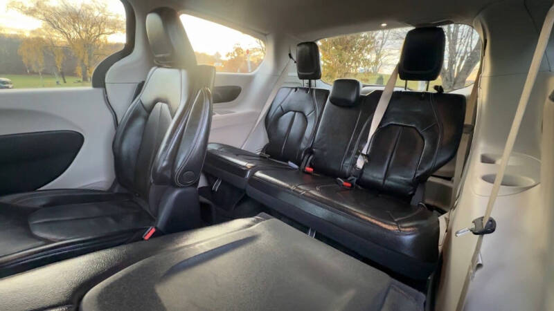 2022 Chrysler Pacifica Hybrid Touring L