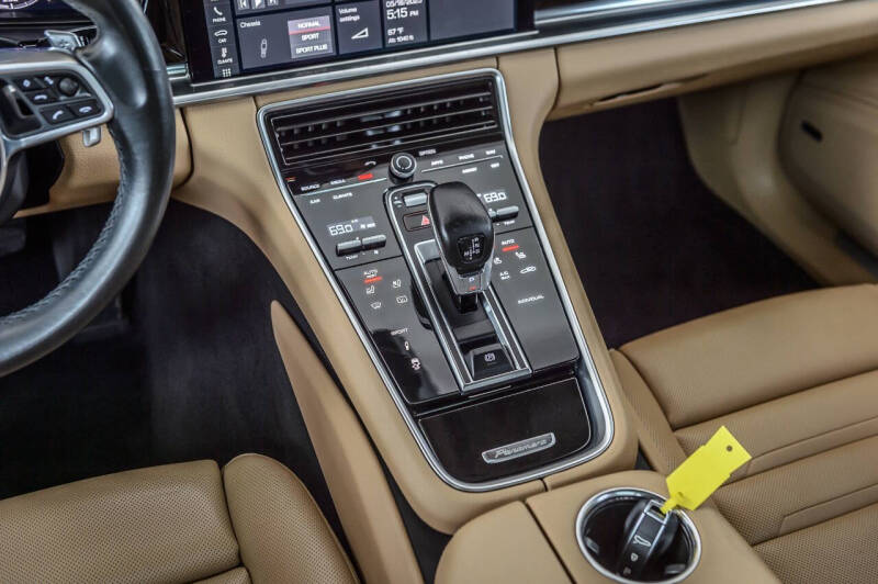 2018 Porsche Panamera 4