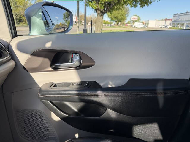 2017 Chrysler Pacifica Touring-L