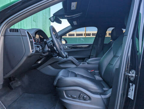 2023 Porsche Cayenne Coupe Platinum Edition