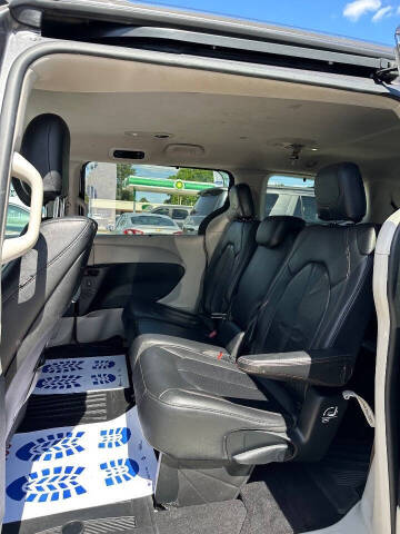 2017 Chrysler Pacifica Touring-L Plus