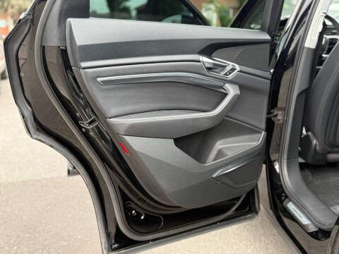 2019 Audi e-tron quattro Premium Plus