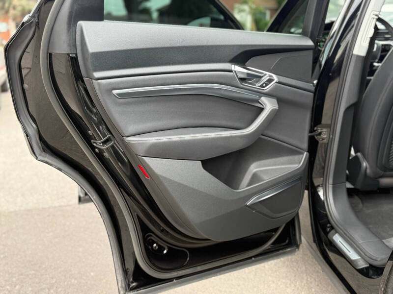 2019 Audi e-tron quattro Premium Plus