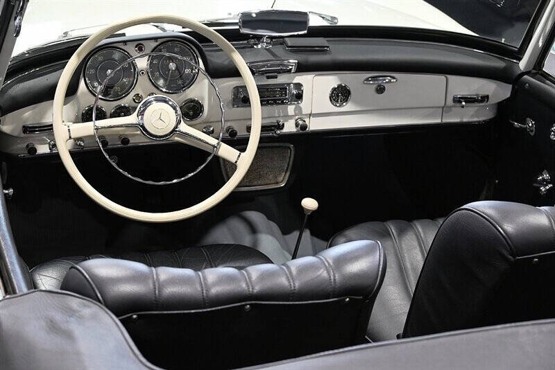 1961 Mercedes-Benz SL-Class 23