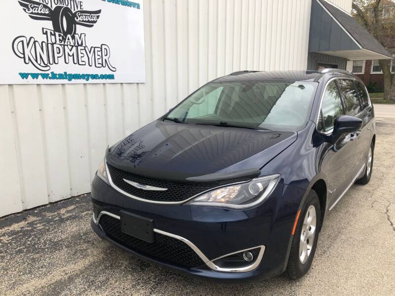 2017 Chrysler Pacifica for sale at Team Knipmeyer in Beardstown IL