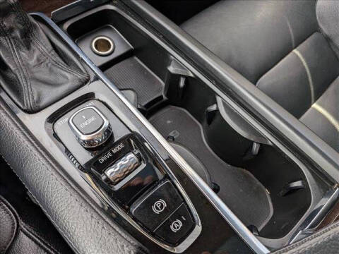 2016 Volvo XC90 T6 Momentum