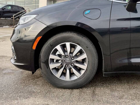 2024 Chrysler Pacifica Plug-In Hybrid Select
