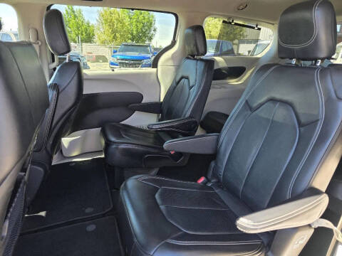 2022 Chrysler Pacifica Touring L