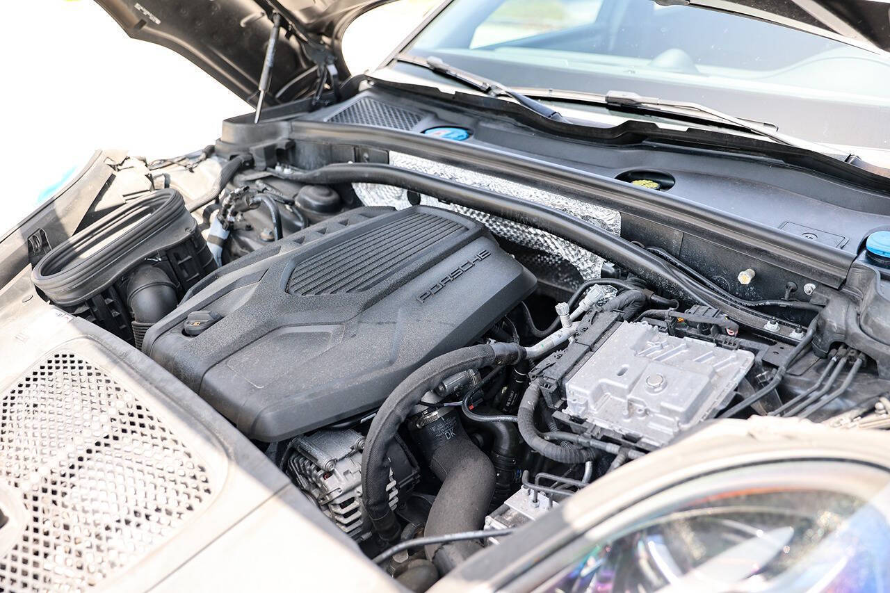 2022 Porsche Macan 110