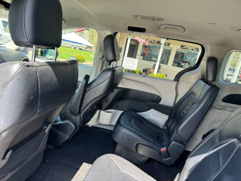 2017 Chrysler Pacifica Touring-L