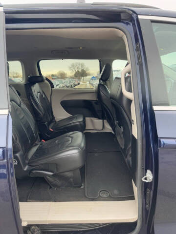 2017 Chrysler Pacifica Touring-L