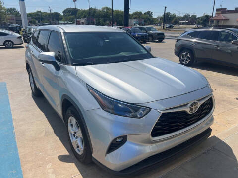 2022 Toyota Highlander for sale at HONDA DE MUSKOGEE in Muskogee OK