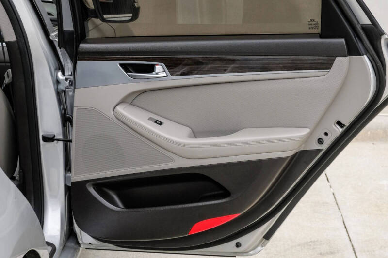 2016 Hyundai Genesis