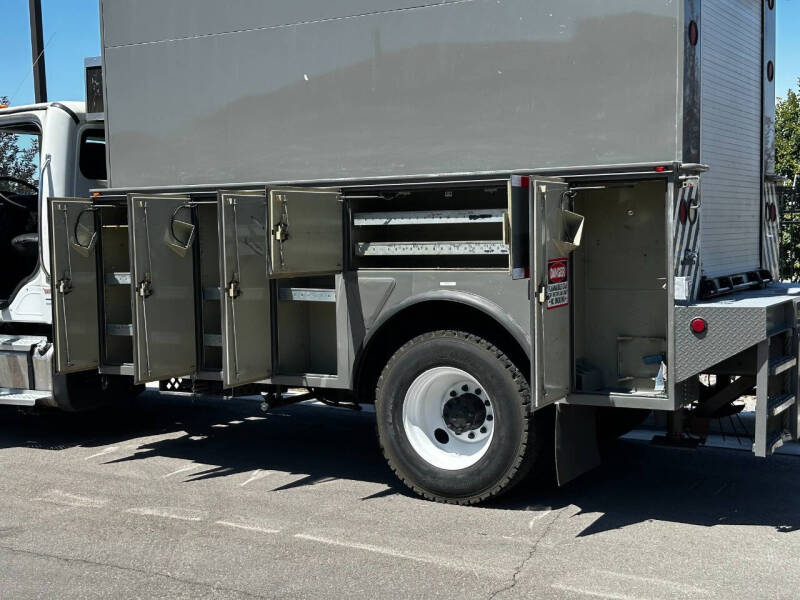 2012 Freightliner M2 106