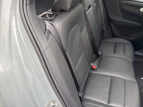 2025 Volvo XC40 B5 Core Bright Theme