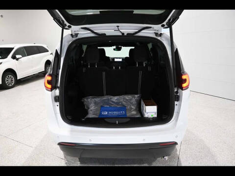 2024 Chrysler Pacifica Touring