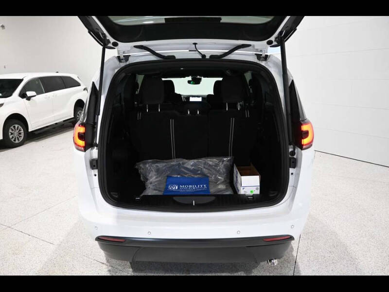 2024 Chrysler Pacifica Touring