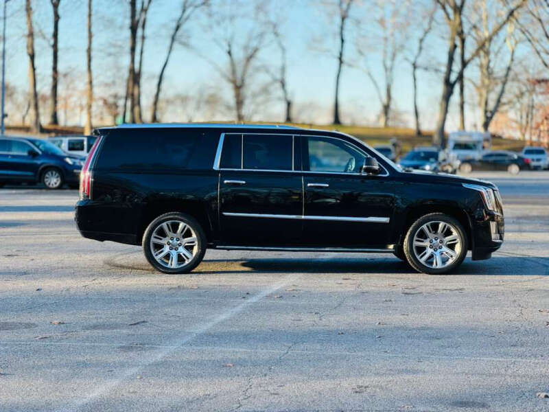 2018 Cadillac Escalade ESV Luxury