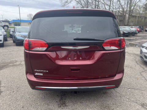 2017 Chrysler Pacifica Touring-L