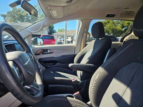 2022 Chrysler Voyager LX
