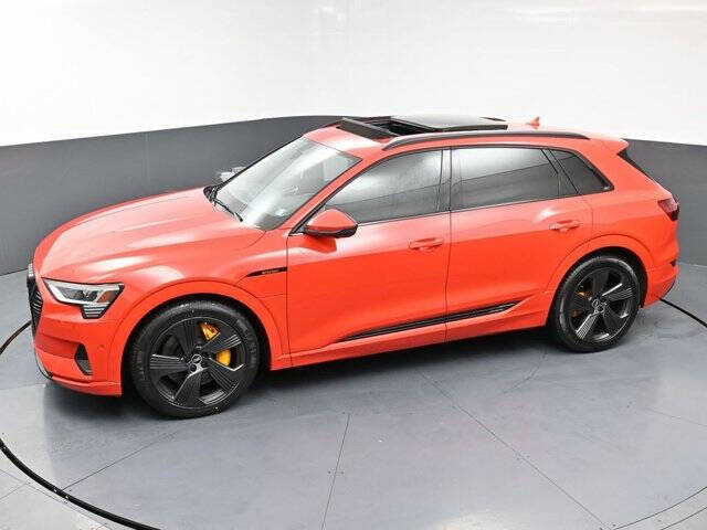 2022 Audi e-tron quattro Premium Plus