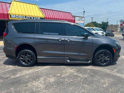 2020 Chrysler Pacifica Touring L