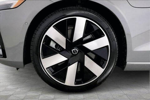 2024 Volvo S60 Recharge T8 Ultimate Dark Theme