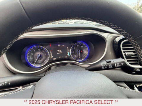 2025 Chrysler Pacifica Select