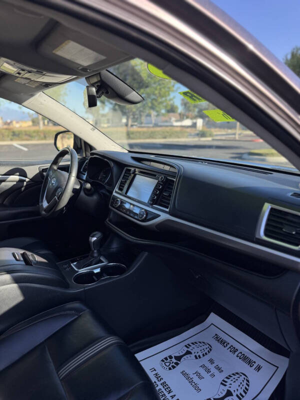 2019 Toyota Highlander SE