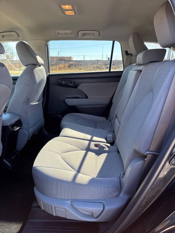 2021 Toyota Highlander LE